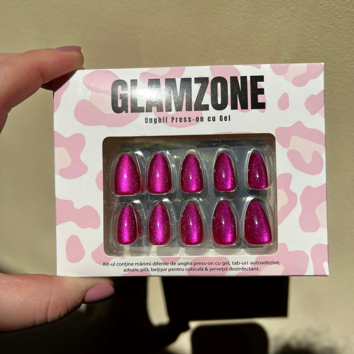 GLAMZONEManichiură