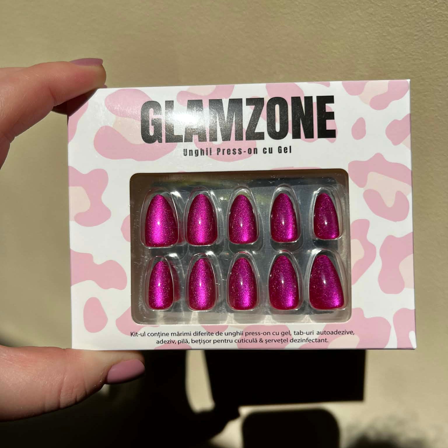 GLAMZONEManichiură