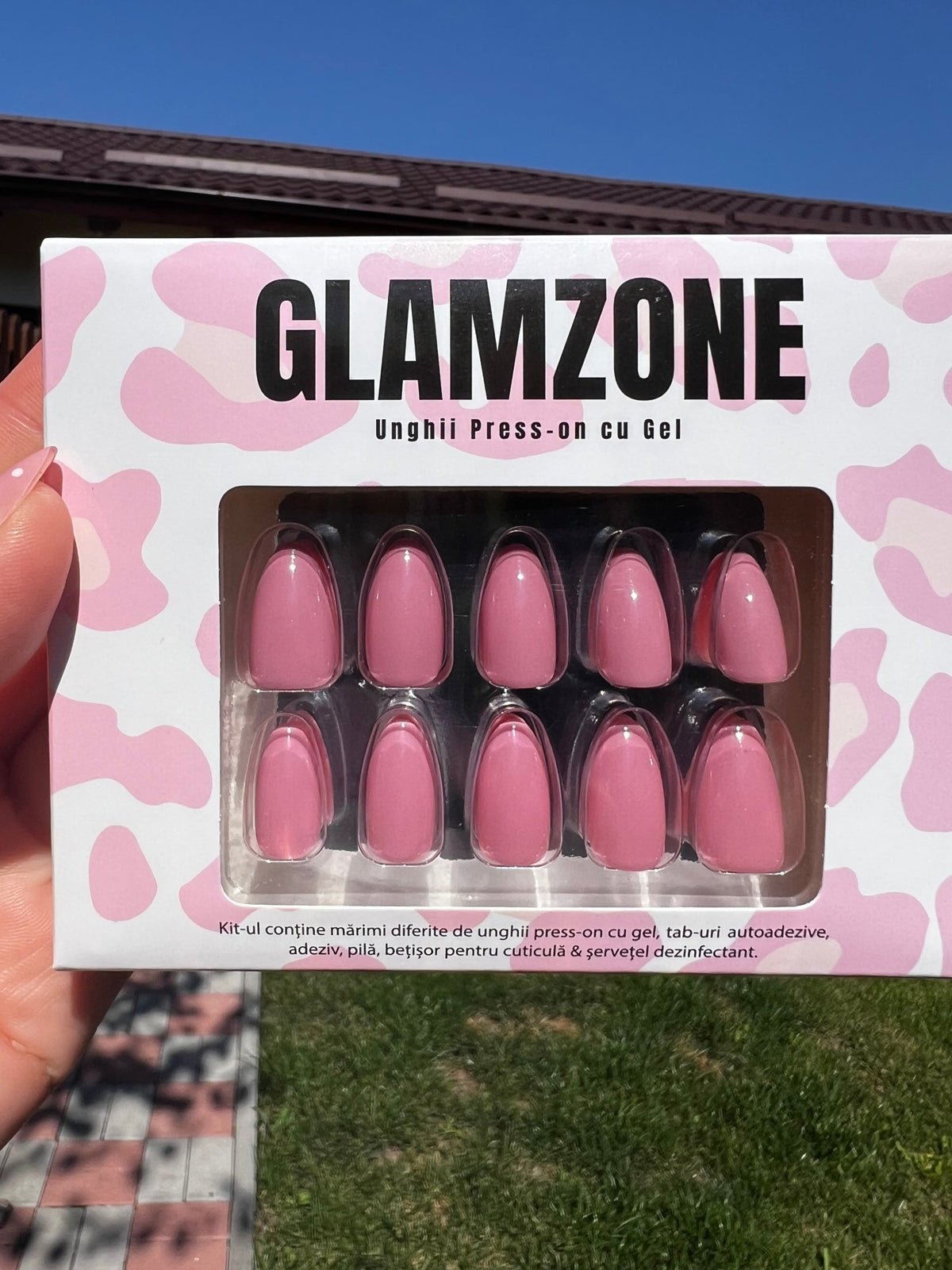 GLAMZONEManichiură